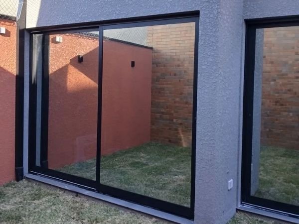 Melhore o isolamento solar com película arquitetônica em Pedreira SP